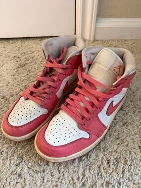 Air Jordan 1 Mid